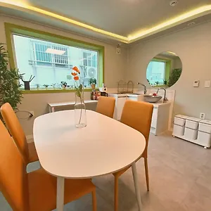Four Seasons House 2*, Seoul South Korea